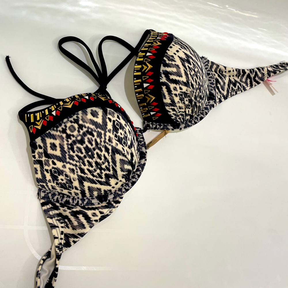 Victoria’s Secret black and white tribal print double push up bikini top